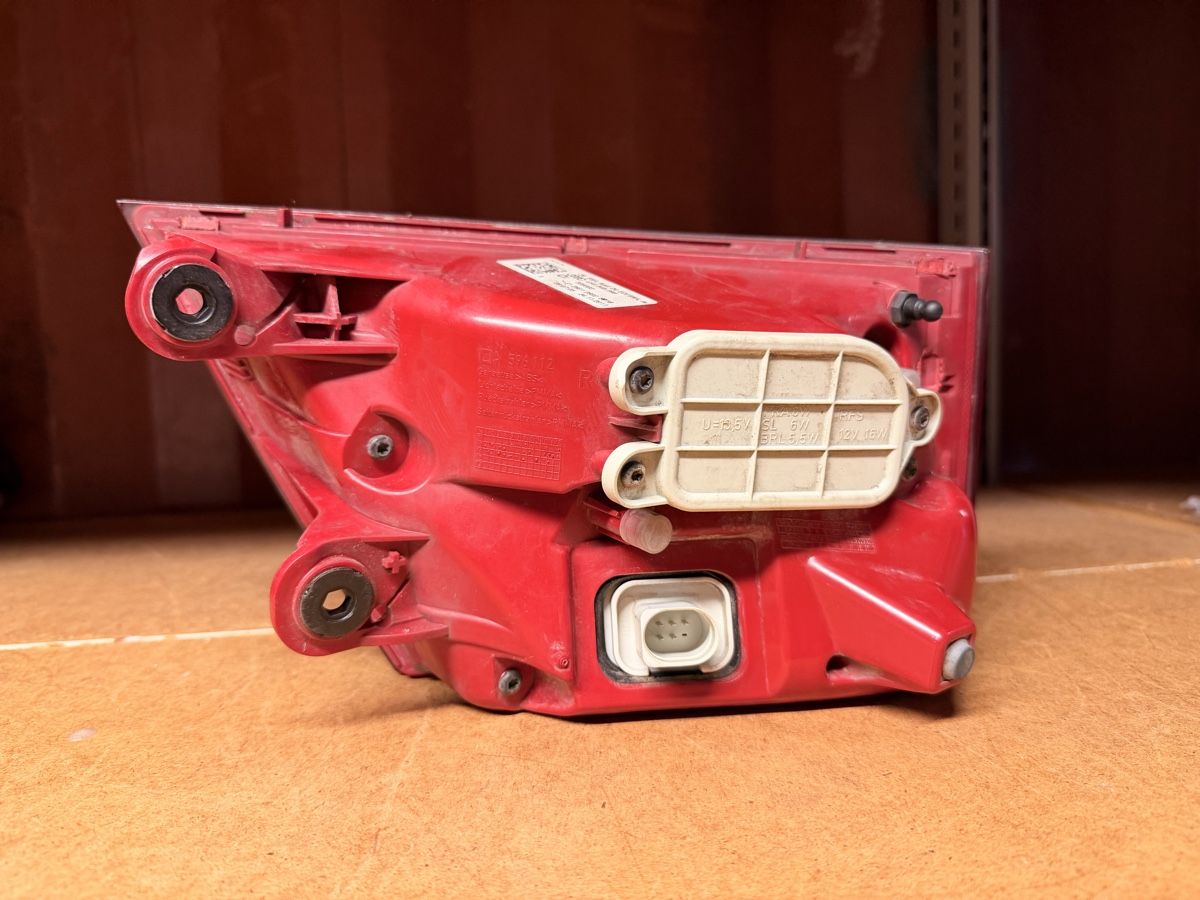 Audi Fari: Feu arrière droite Audi A8 - 4H0.945.096 – Usato da Lausanne venduto da AKB_AutoParts 4