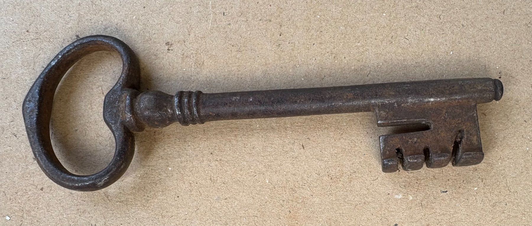 Schlüssel: VINTAGE EISENSCHLÜSSEL – Gebraucht aus Ostermundigen von wini63