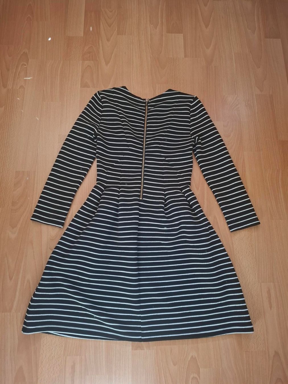 Vestiti & Gonne: robe – Usato da Porrentruy venduto da Piquetix 1