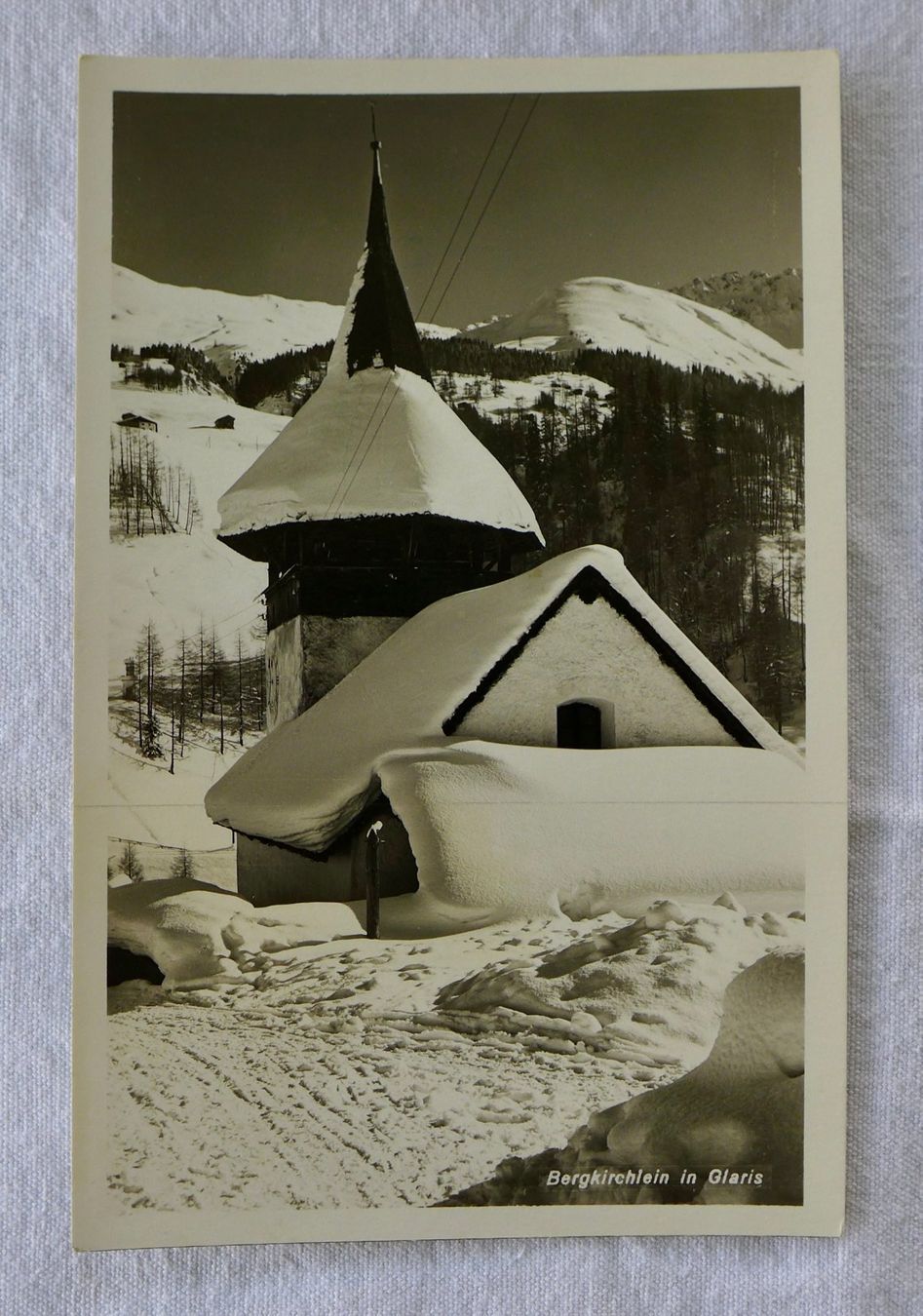 Cartoline postali: AK GLARIS/GLARUS GL, Bergkirchlein – Usato da Wallisellen venduto da aloa09