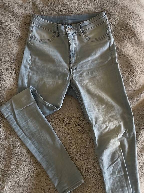 H&M Jeans: HELLBLAUE JEANS (38) – Usato da Zürich venduto da mar_5gpw