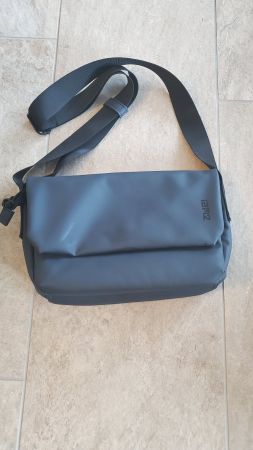 Zwei Umhängetasche CARGO CA60, blau metallic