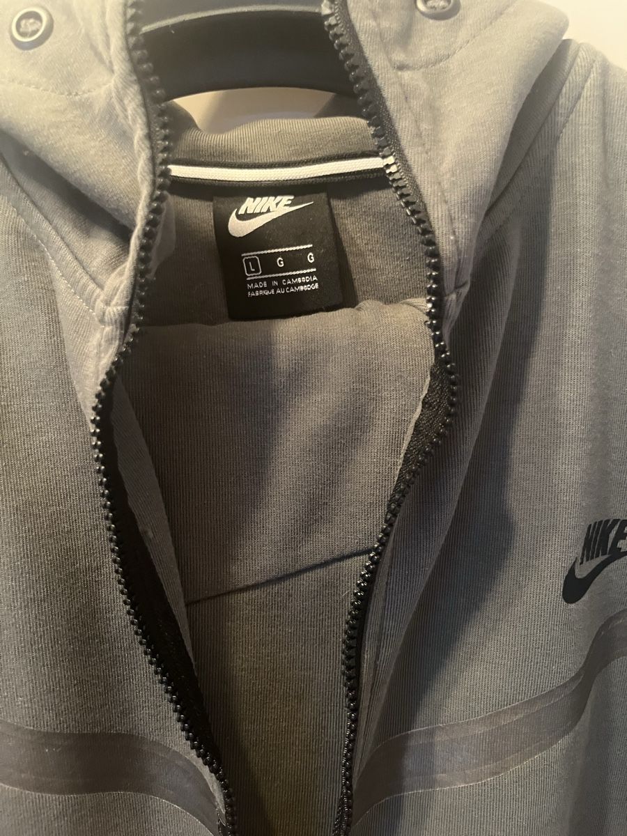 Pullover & Sweatshirts: Nike flecce – Gebraucht aus Sierre von Rouvinez-vich 1
