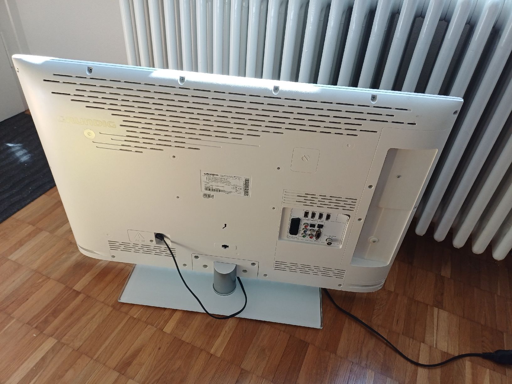 Grundig Televisori: Grundig LCD TV, 32", Typ 32 VLE 8131 WF – Usato da Münchenstein venduto da hbro 4