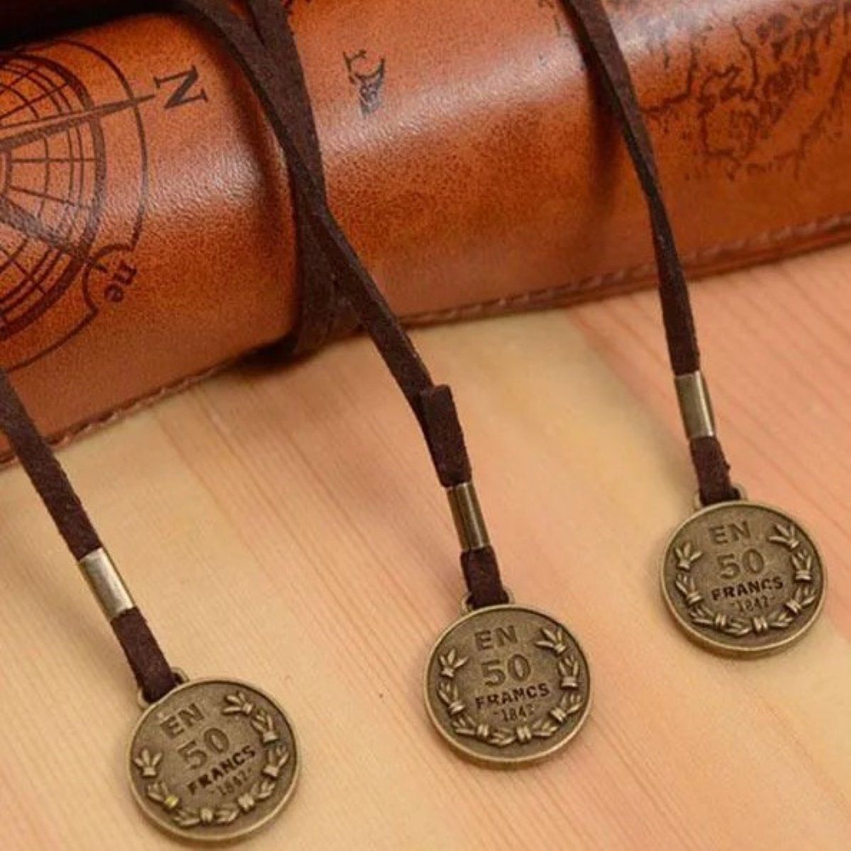 Sonstige Tabakwaren: 🗺️ Retro Schatzkarten Make Up-, Zigarren- oder Stiftetui 💫 – Neu und originalverpackt aus Saland von Chi4 5