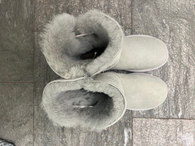 Ugg Scarpe da donna: UGG Stiefel grau Gr. 36 - neu ungetragen – Nuovo (secondo la descrizione) da Abtwil SG venduto da jac_2nrd