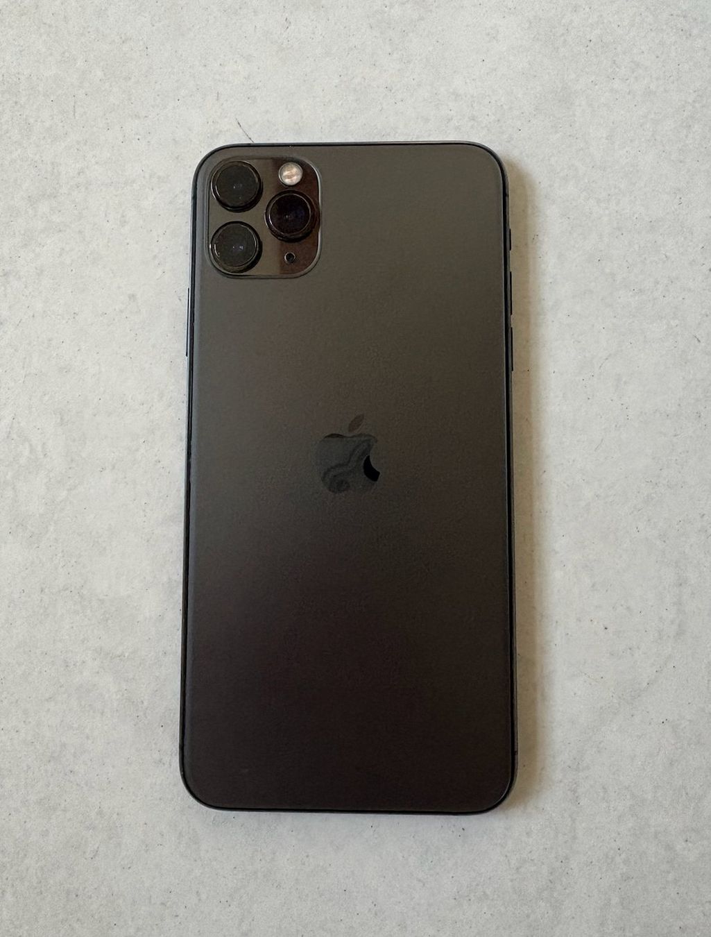 Apple Portables: IPhone 11 Pro Max / Space Grey / 64 GB – D'occasion à Oberhof par van_l55f 2