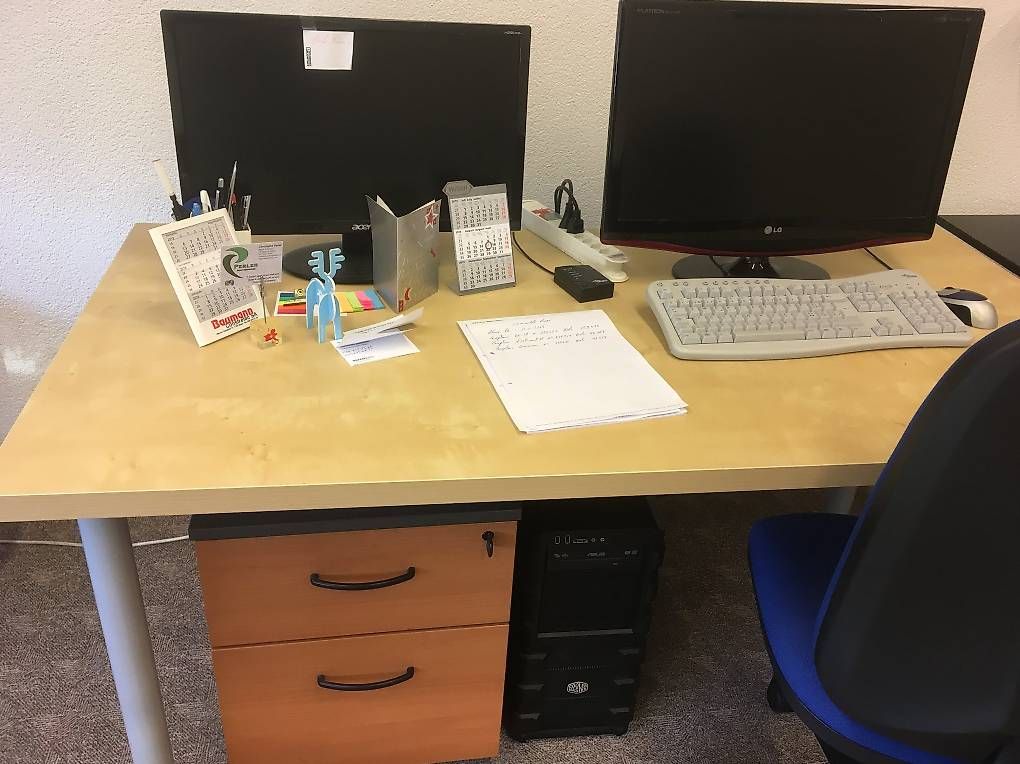 Scrivanie: A vendre mobilier de bureau – Usato da Avry-sur-Matran venduto da DBxx 1