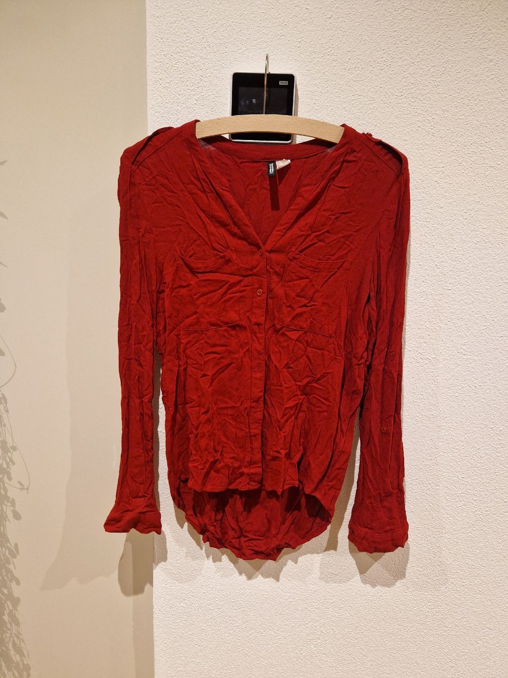 H&M Chemisiers: Rote Bluse von H&M Divided, Grösse 34 – D'occasion à Luzern par rebsi02