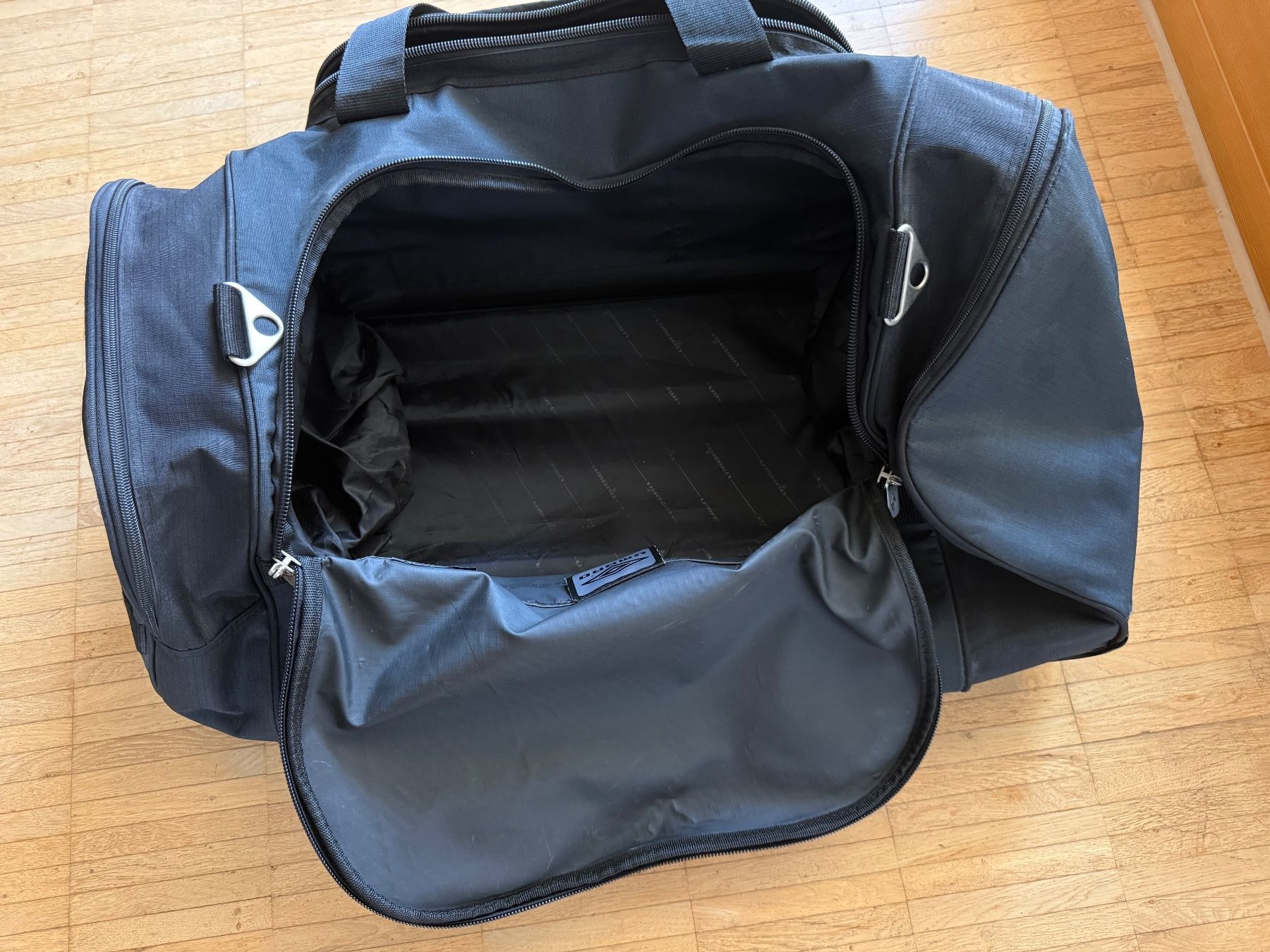 Borse: Reisetasche schwarz mit Rollen s. Masse – Usato da Dällikon venduto da dahi1 6