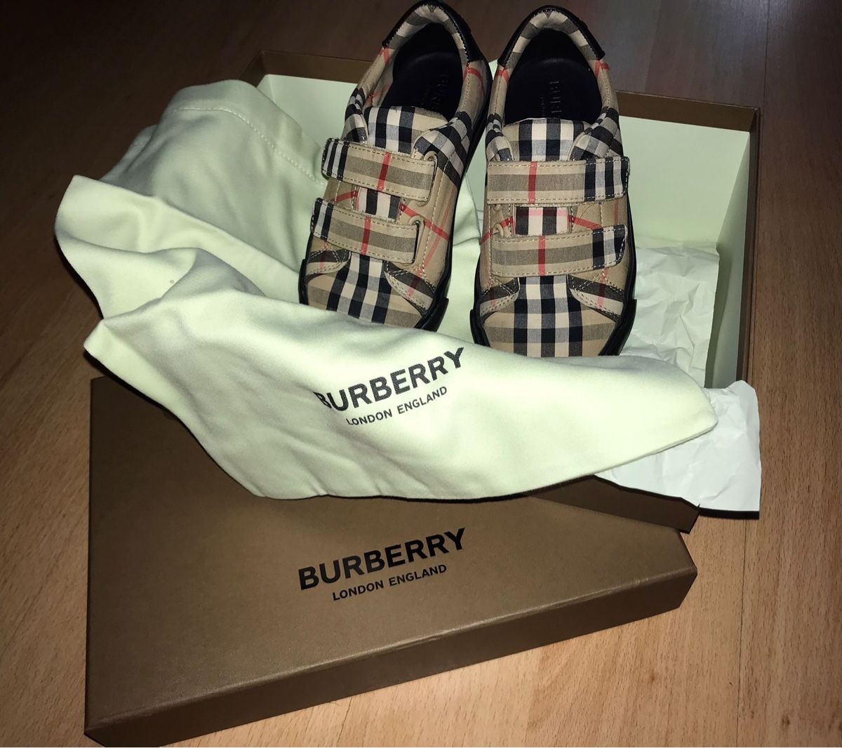 Burberry Scarpe per ragazzi: Original Burberry Kinder Sneakers Gr.30 – Usato da Oberwil BL venduto da Gutundsuperklein16 2
