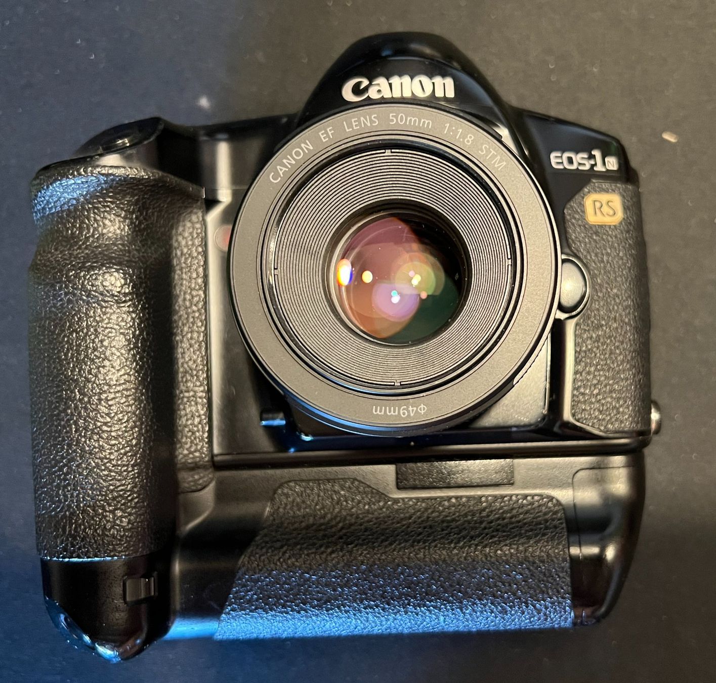 Canon Kamera: Canon EOS-1N RS mit zwei Objektiven – Gebraucht aus Uster von Stoessda 2