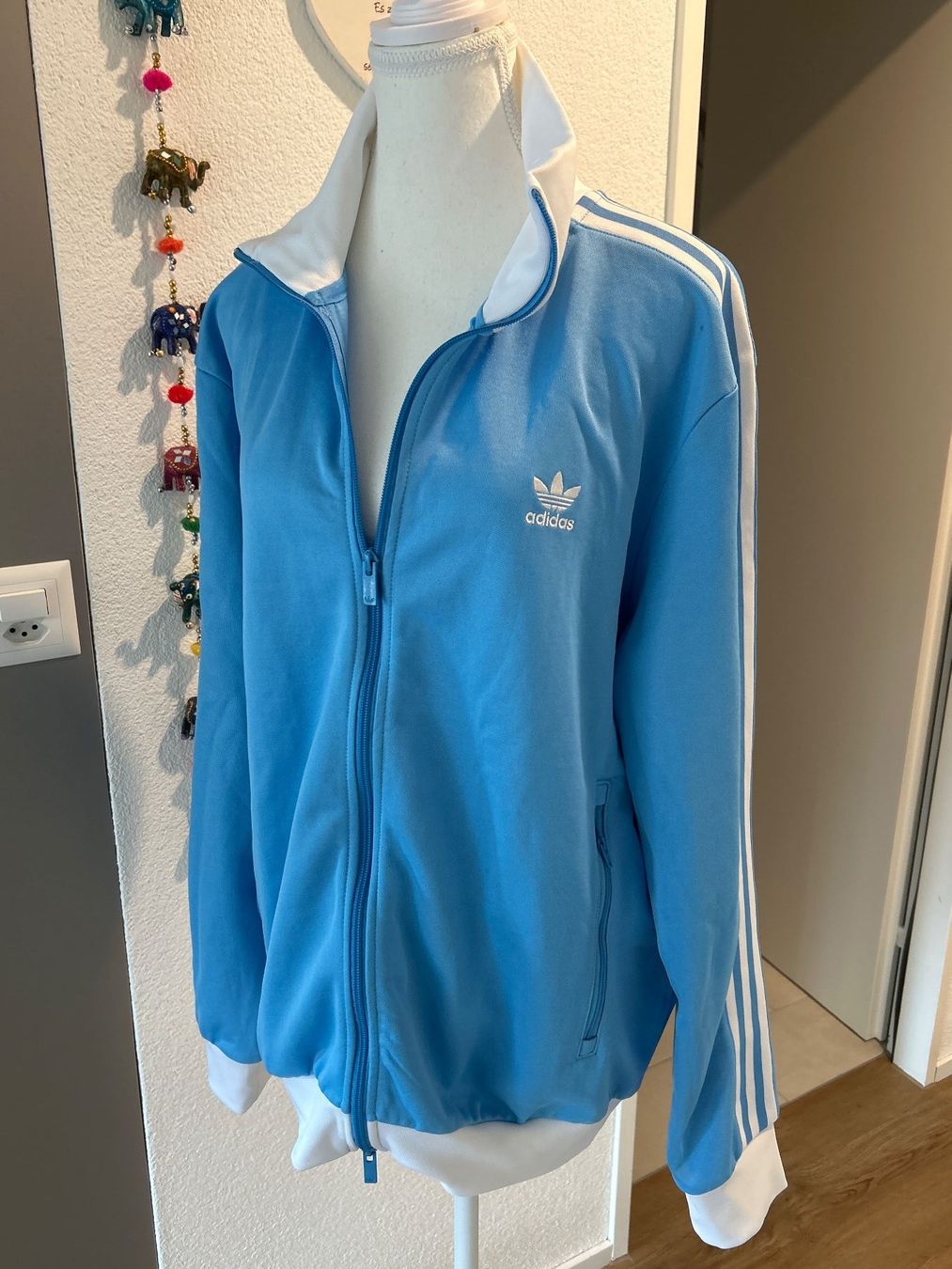 Adidas Giacche: Adidas Trainingsjacke hellblau/weiss Gr. L – Usato da Brunnen venduto da Nala2929 5