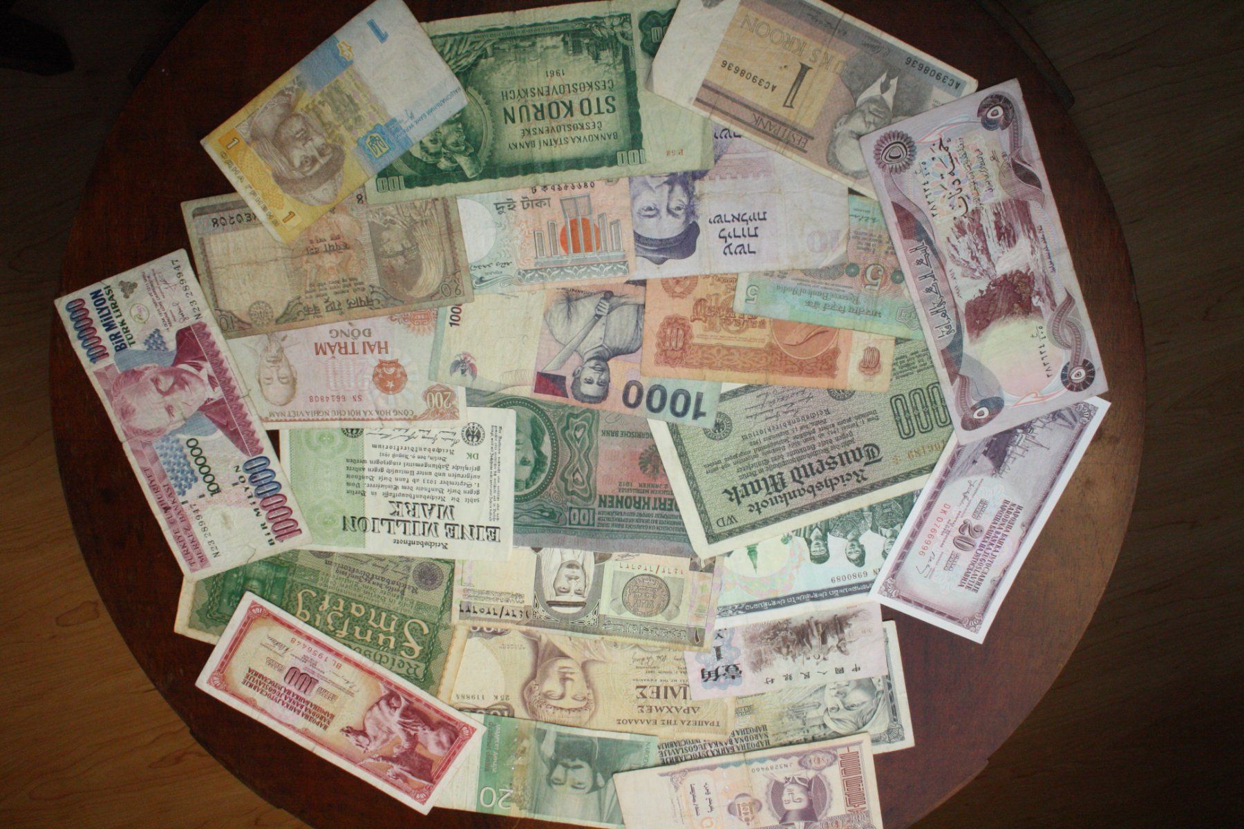 Banknoten: Lot 11 - 25 Billets différents usés – Gebraucht aus Cormondrèche von Hermes.monnaies