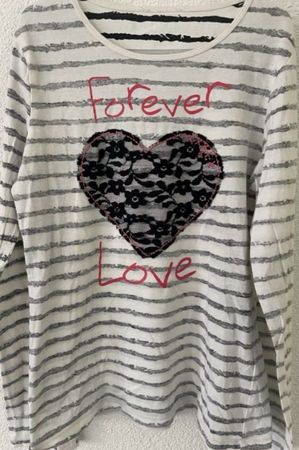 Charles Voegele Shirt, Gr. 134/140 gestreift, Herz