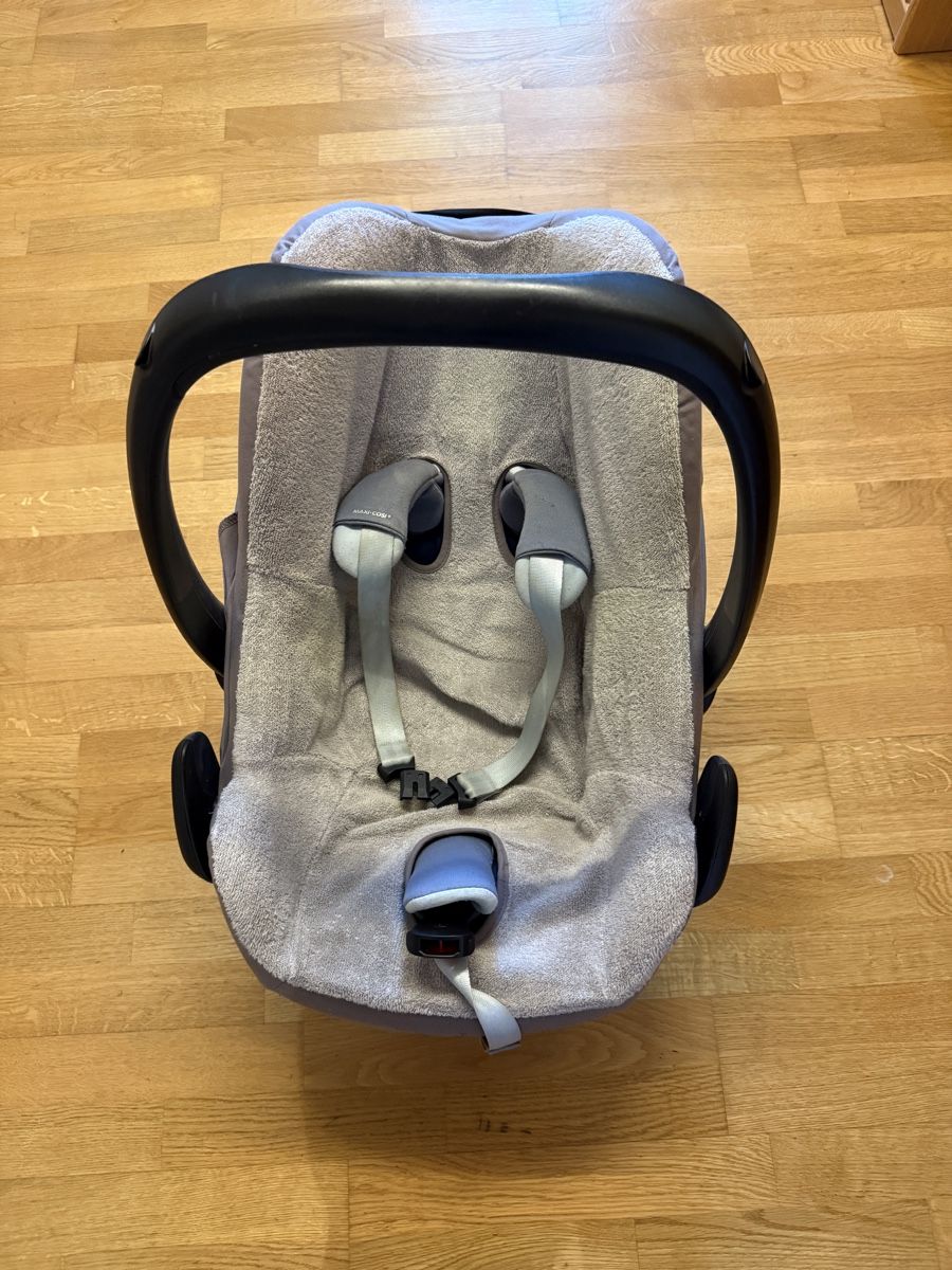 Maxi-Cosi Seggiolini per auto: Maxi Cosi mit Basis – Usato da Altikon venduto da stebu85