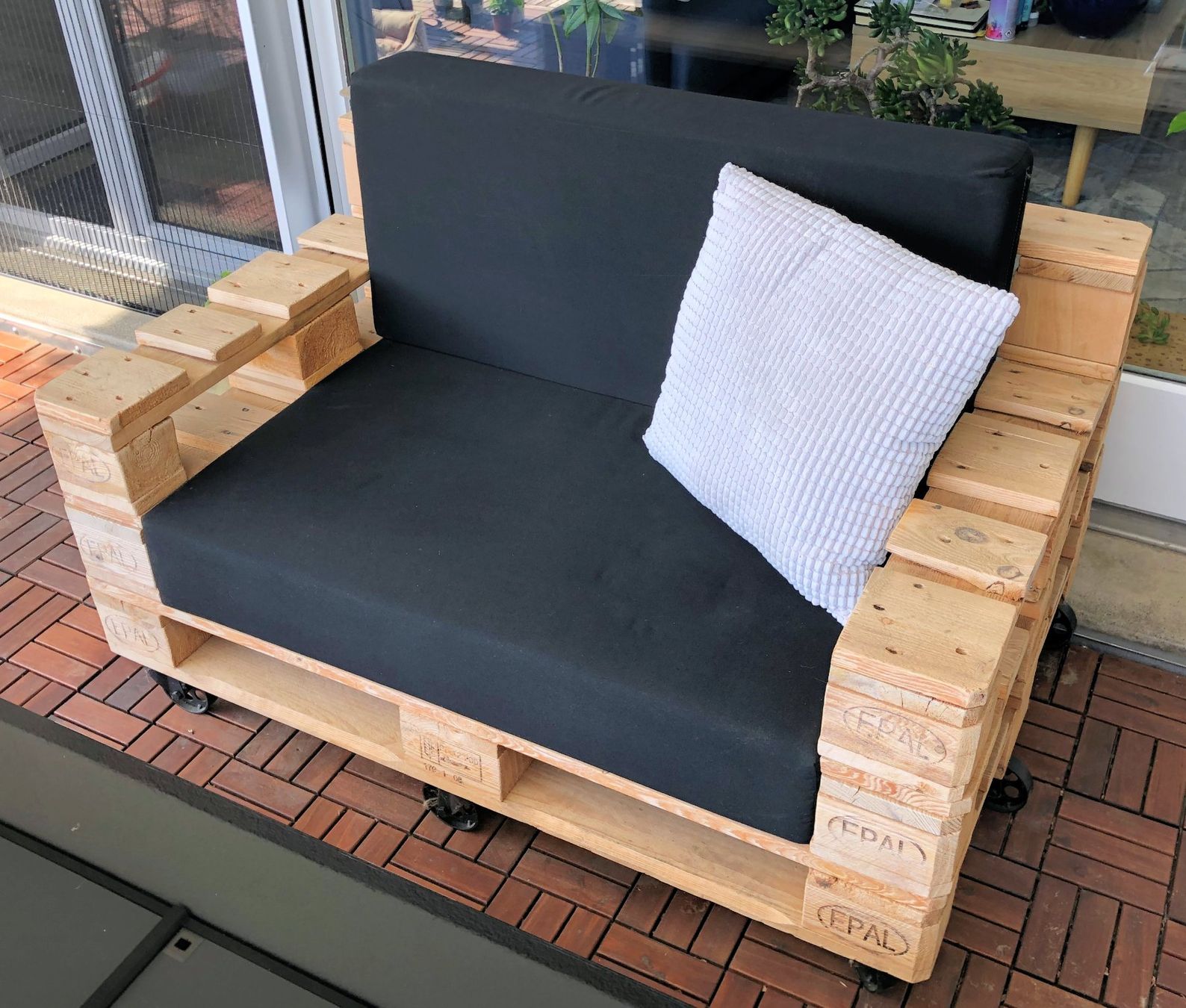 Sofas: Gartenlounge mit Tisch – Gebraucht aus Rüti ZH von Jasna89 4