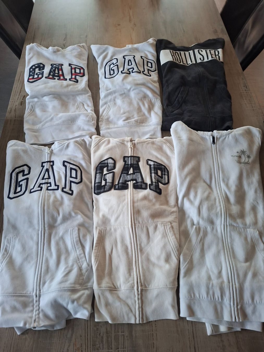 Gap Lotti di vestiti: 6 Markenhoodi/ Pullis – Usato da Grossaffoltern venduto da Huschu01 1