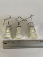 3 antike Weihnachtsbaum-Glöckchen, weiss-silber