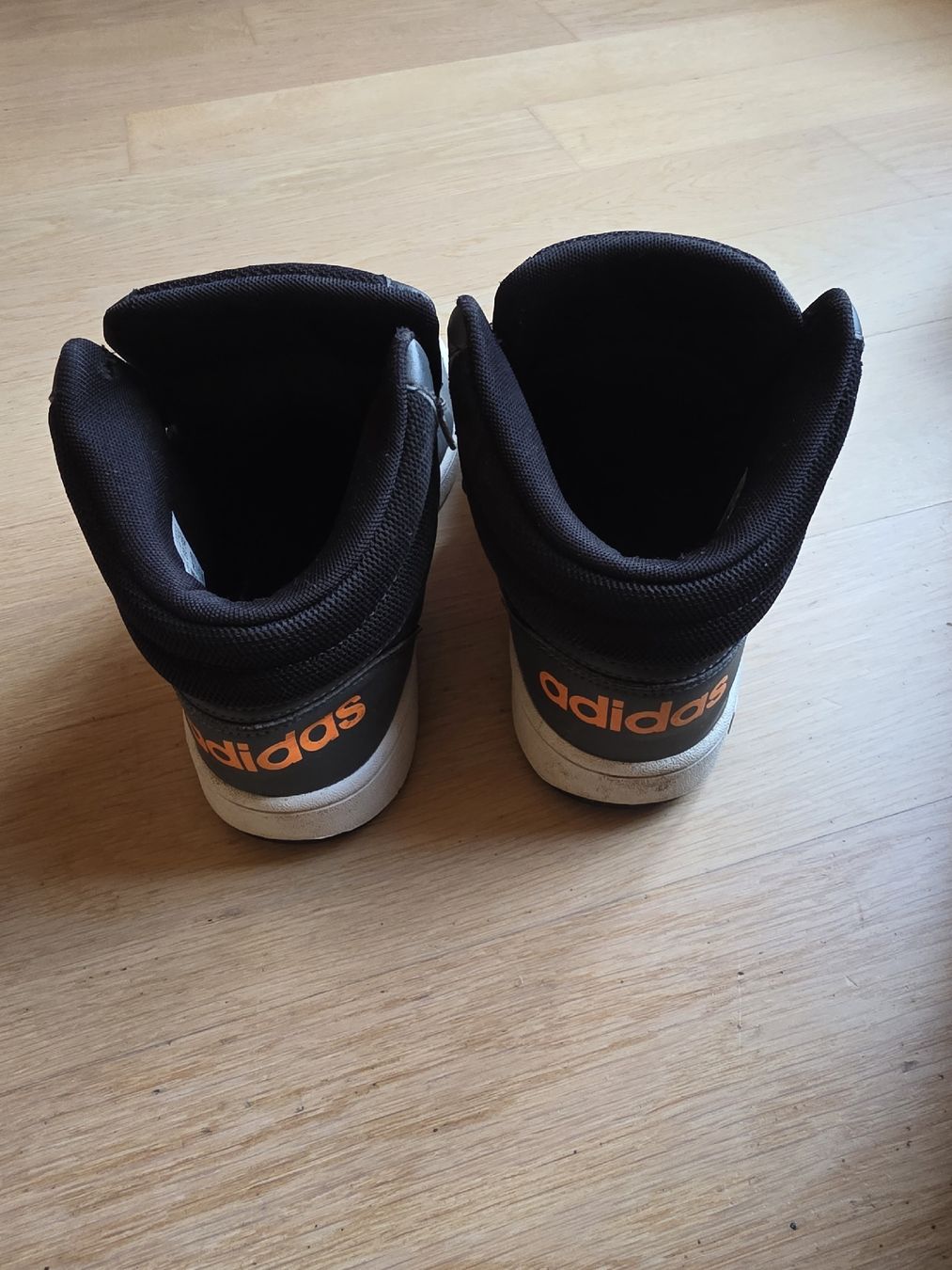 Adidas Scarpe per ragazzi: Adidas Hoops Mid 3.0 Sneaker - Grösse 39.5 – Usato da Zug venduto da sa.ho 3