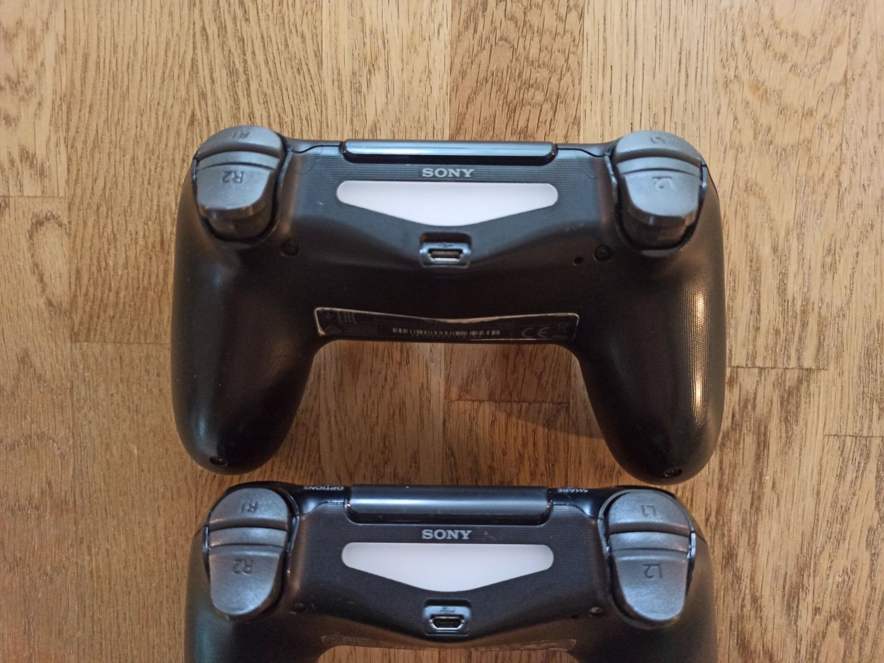 Controller: 2 x Original Controller Sony PS4 Wireless DualShock 4 V2 – Usato da Oberweningen venduto da mar_87mx 7