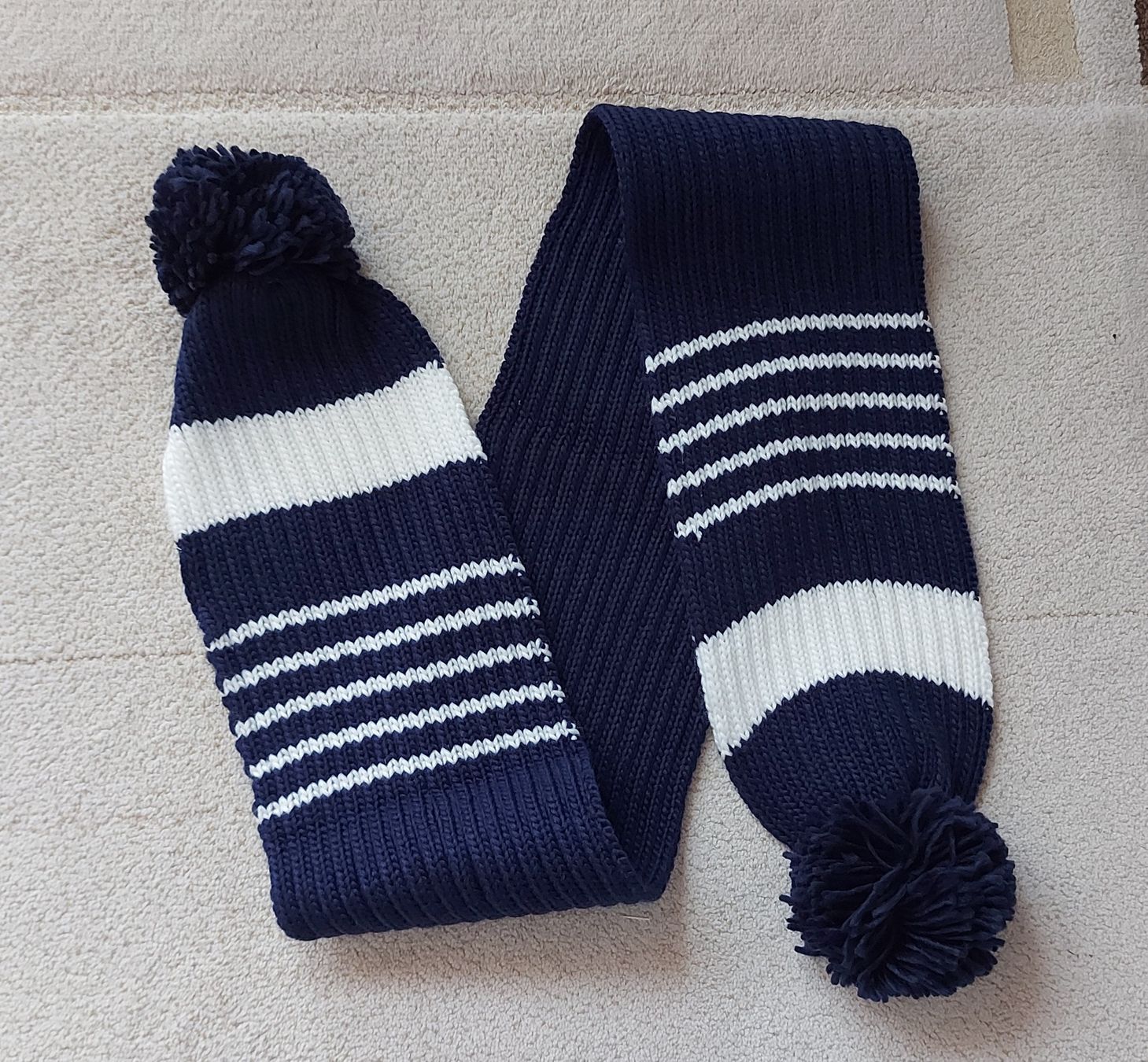 Sonstige Jungenkleidung: Neuer Schal "Maximo" mit Pompon – Neu und originalverpackt aus Wabern von Irakene 1
