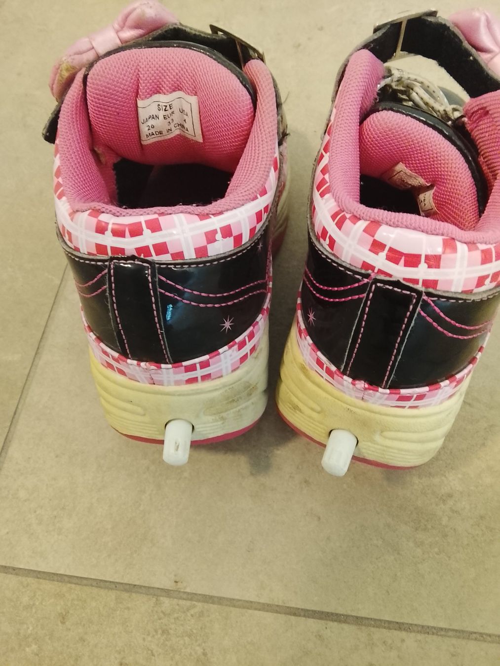 Elefanten Scarpe per ragazzi: Kindersneakers mit eingebauter Rolle – Usato da St. Gallen venduto da Fluros 2