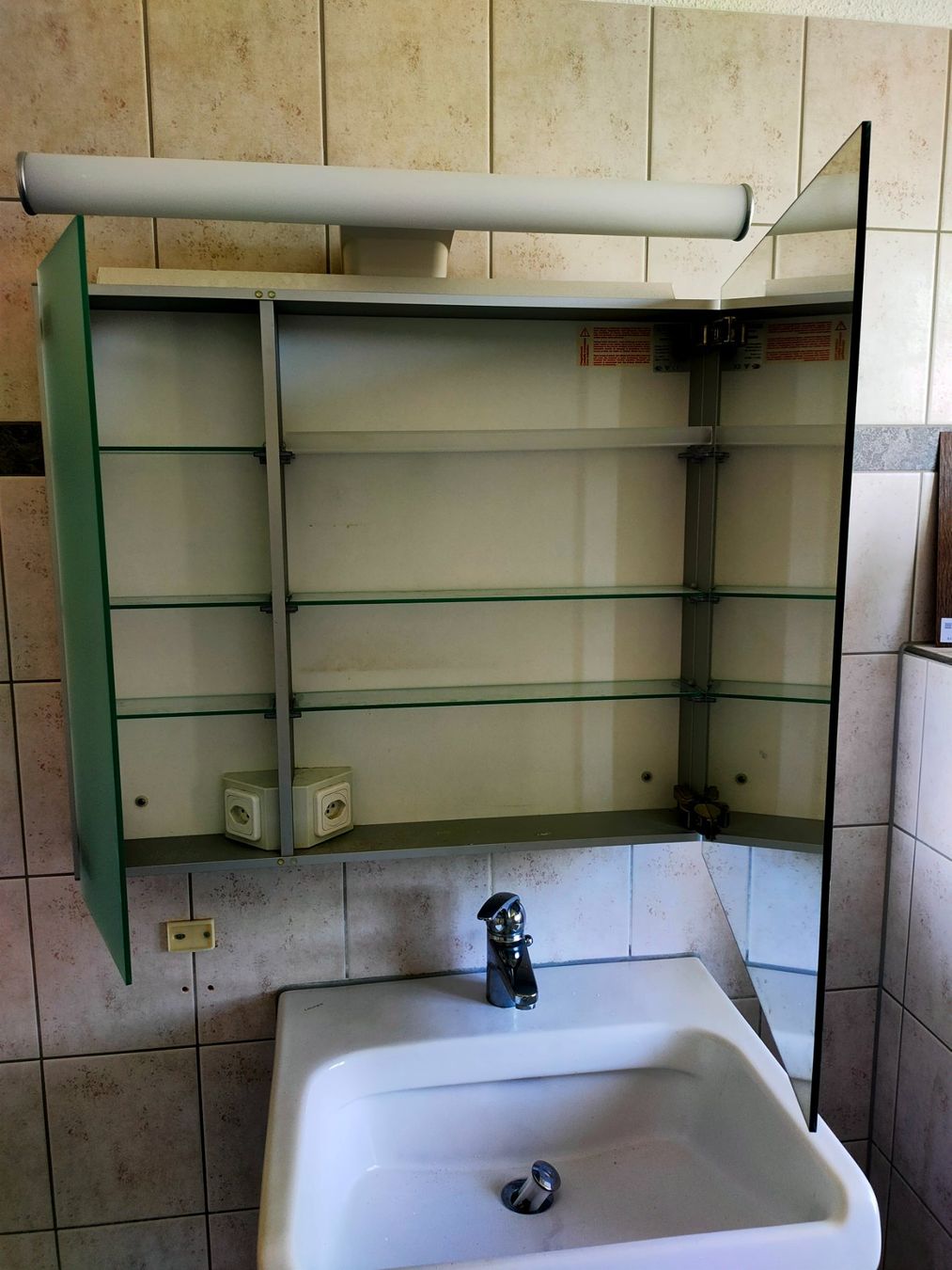 Schneider Armadietti a specchio: Spiegelschrank Badezimmer mit Beleuchtung – Usato da Aarwangen venduto da Muellerli76 2