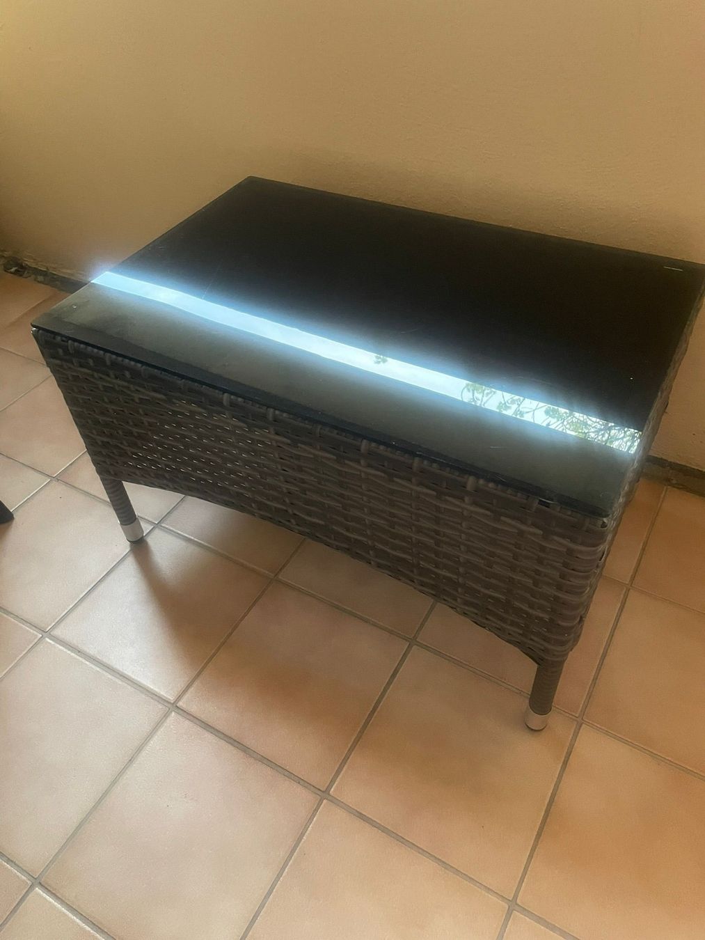 Set di tavolo e panche: Salon de balcon – Usato da Genève venduto da ton_w5k2 3
