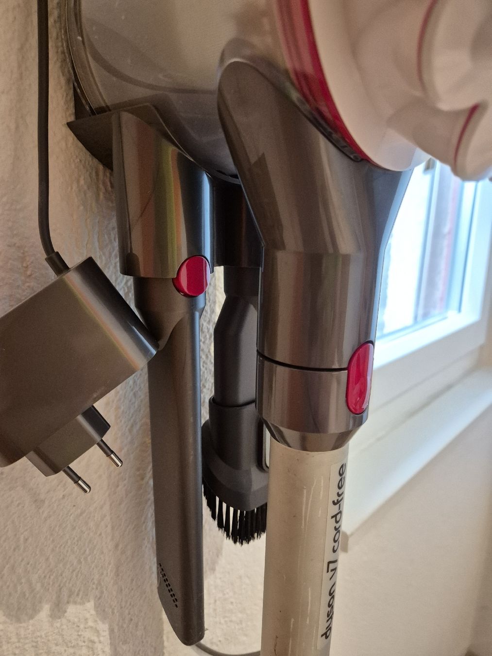 Dyson Aspirapolveri & Accessori: Dyson Akkustaubsauger v7 – Usato da Ettingen venduto da hebla 2