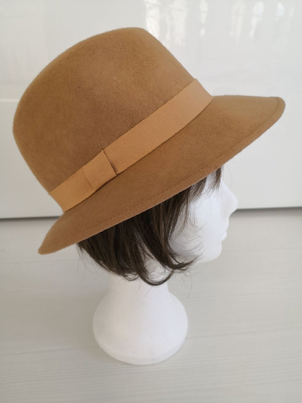 Copricapi, berretti & cappellini: 🤩HUT BEIGE MIT BAND – Usato da Olten venduto da Naja-Twins-Twins 2