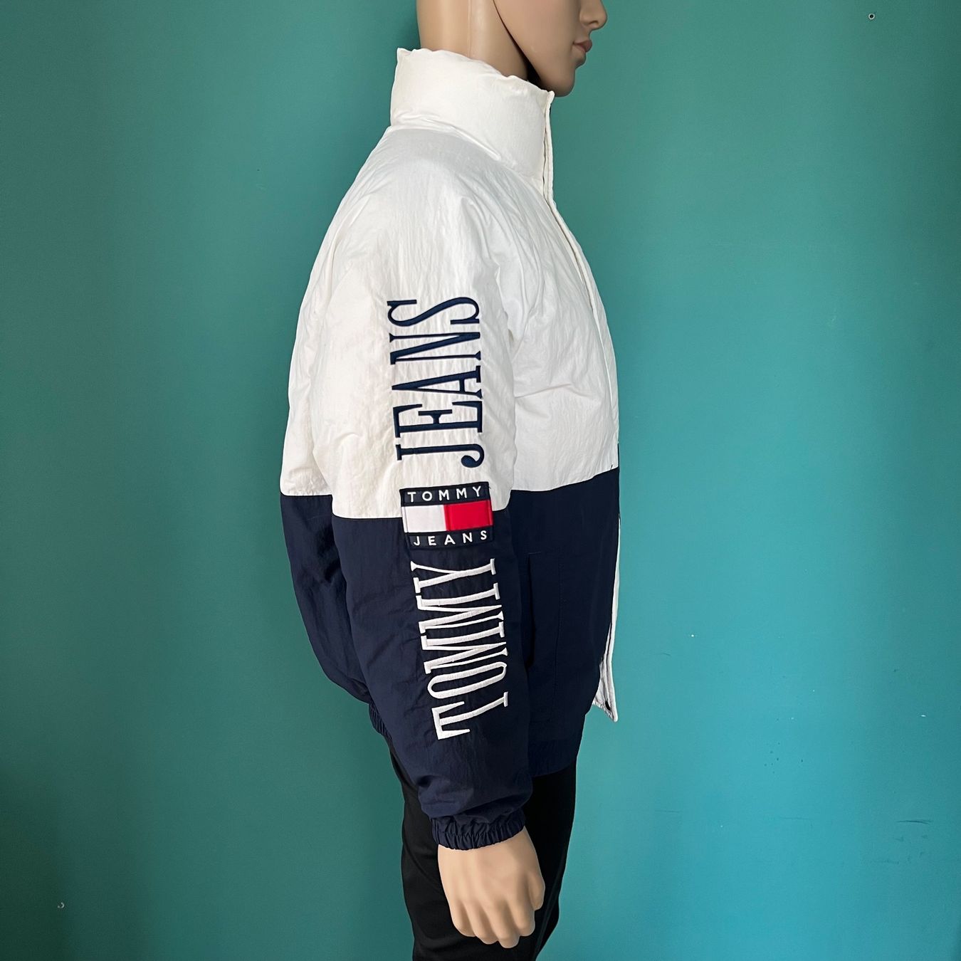 Tommy Hilfiger Giacche: TOMMY JEANS Jacke 🤍 – Usato da Zürich venduto da ClosetQueen 2