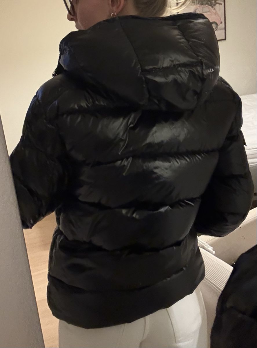 Moncler Giacche: Moncler Black Puffer Jacket – Usato da Hausen am Albis venduto da Hannavgr 3