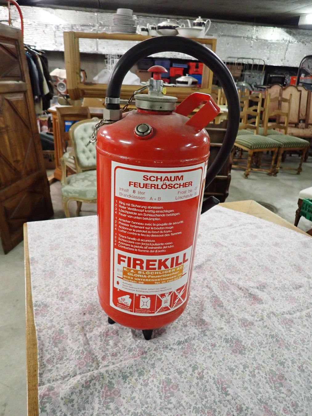 Feuerlöscher: Alter Feuerlöscher – Gebraucht aus Wallisellen von Mf1000