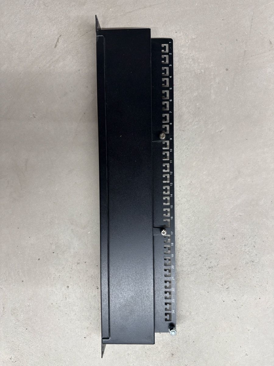 Racks & Ständer: Patchpanel – Gebraucht aus Breitenbach von Powercalmo 1