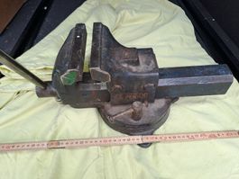 Grosser Schraubstock