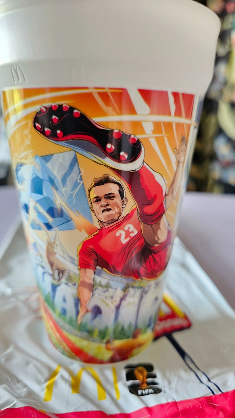 Recipients et similaires: WM26-Becher McDonald's Shaqiri – Neuf avec emballage d'origine à Zug par alt_9p2z 2