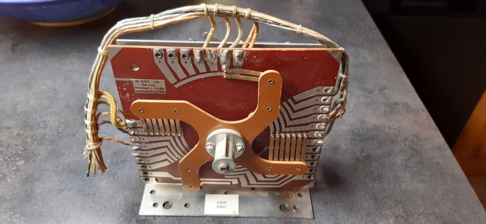 Flipperkasten/Flippers - COIN UNIT / BALLY (Gebraucht) in St-Maurice ...