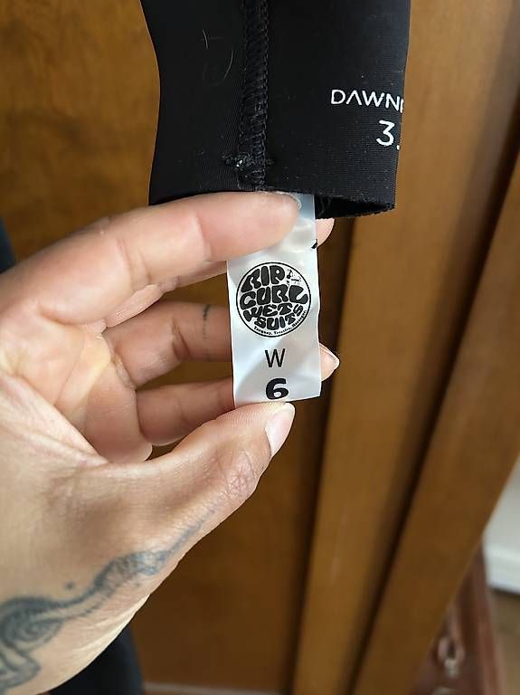 Mute per immersioni: Rip Curl Dawn Patrol 3/2 mm Neoprenanzug  – Usato da Winterthur venduto da jen_6bzw 3