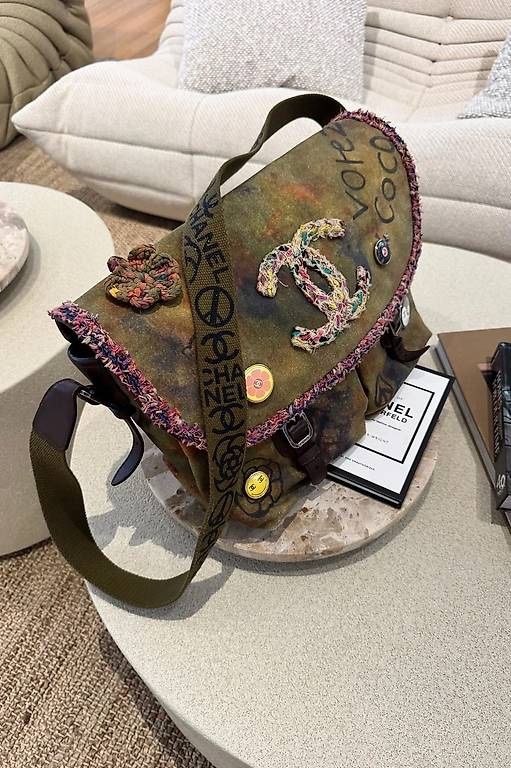 Chanel Borse: CHANEL TASCHE GRAFFITI MESSENGER – Nuovo (secondo la descrizione) da Schwyz venduto da bofb 5