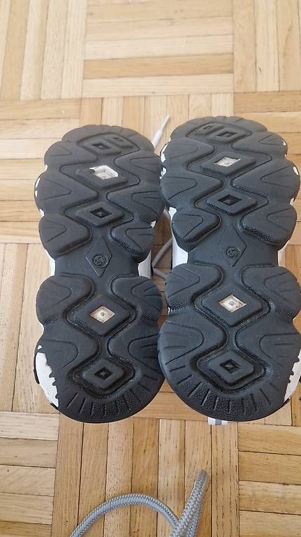 Scarpe da donna: Turnschuhe Grösse 37 (gebraucht) – Usato da Hombrechtikon venduto da 4ms 1