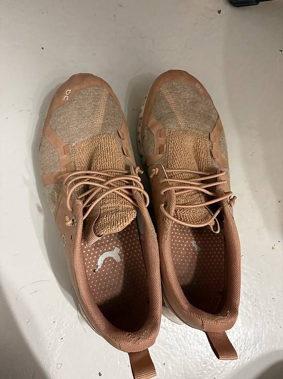 Damenschuhe: On Sneakers Grösse 39 – Gebraucht aus Olten von lyez