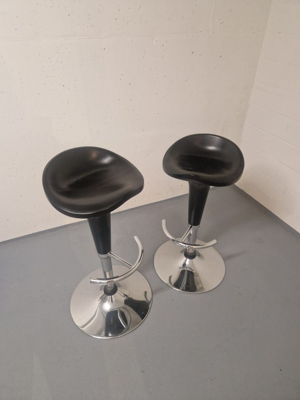 Tabourets: Moderne, höhenverstellbare Barhocker – D'occasion à Niederrohrdorf par nlo_dcy2 1