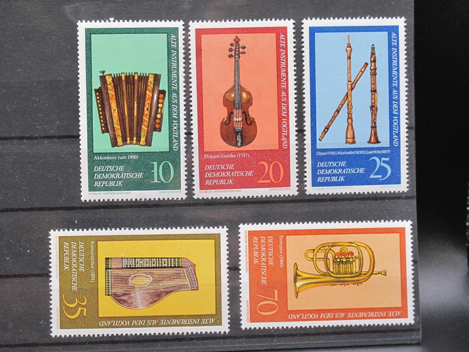 Alle Briefmarken: DDR 1977 Alte Musikinstrumente ** – Gebraucht aus Wil SG von fva01