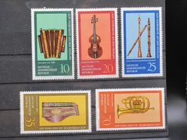 DDR 1977 Alte Musikinstrumente **