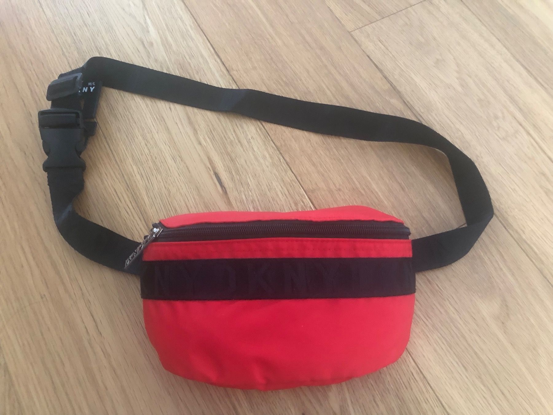 DKNY Taschen für Damen: DKNY Gürteltasche rot – Neu und originalverpackt aus Pfaffhausen von Klaras_second_hand 1