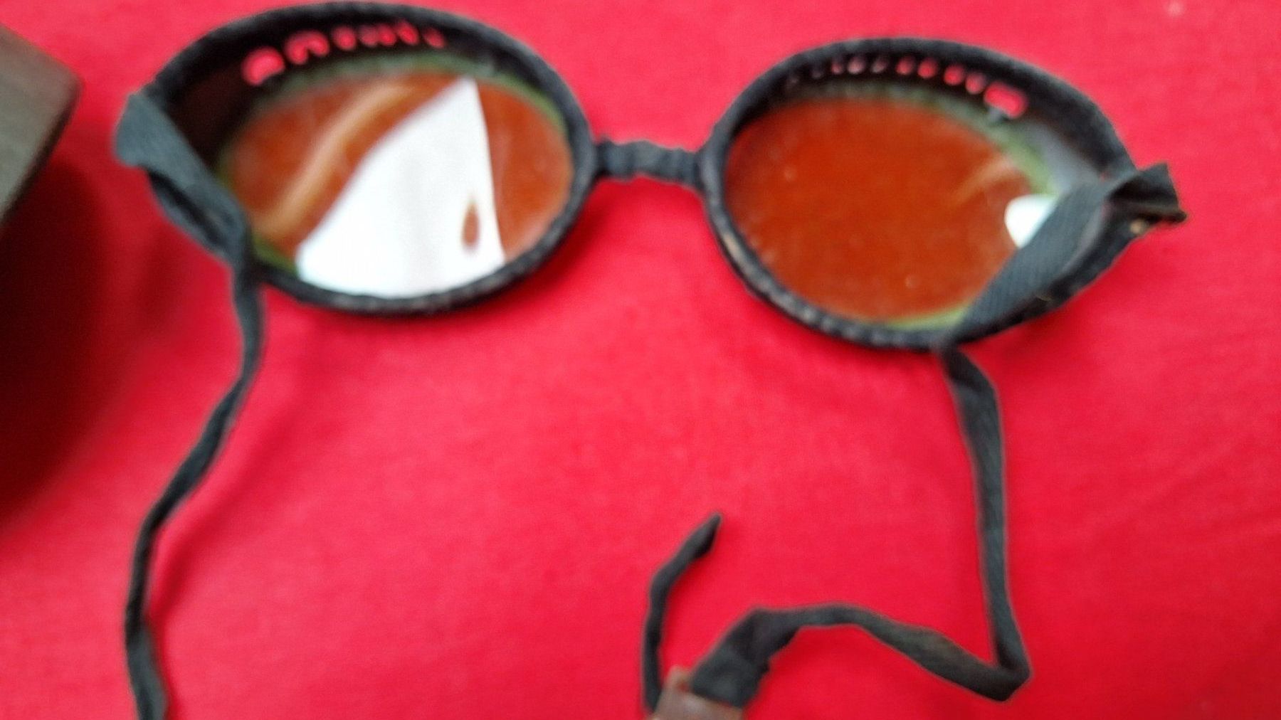 Occhiali & Lenti: antike Gletscherbrille in  Blechdose, von der Armee – Usato da Dornach venduto da majo8689 6