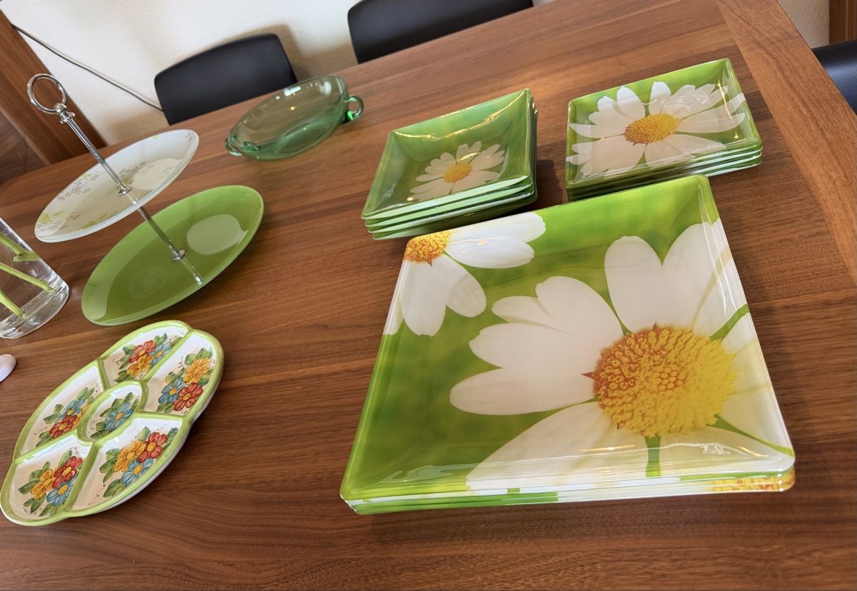Set di piatti: Daisy Glass Square Plates Set - Spring Tableware – Usato da Erlenbach ZH venduto da topchick 2