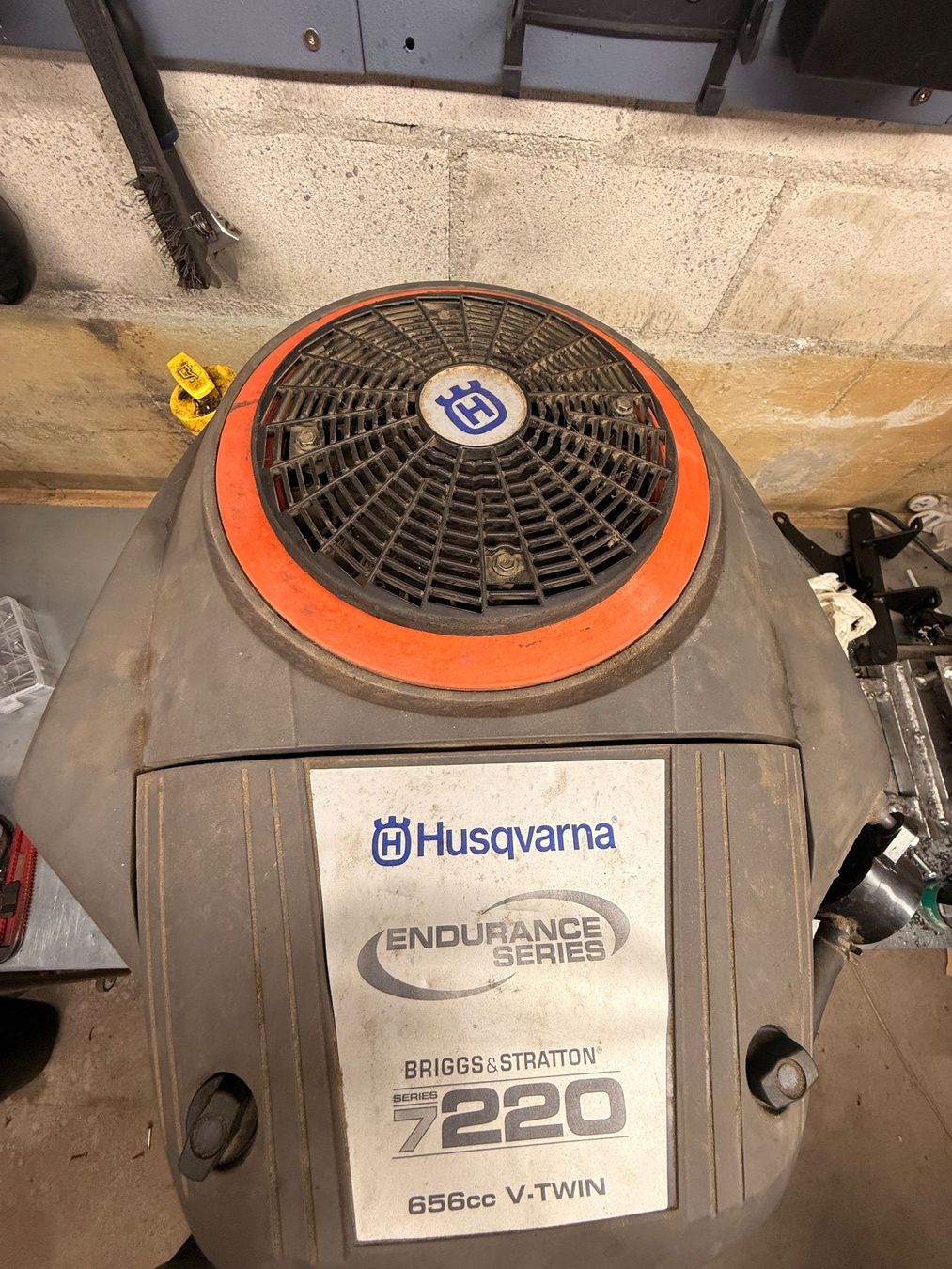 Motori: Briggs & Stratton 7220 V-Twin Motor – Usato da Olten venduto da yan_5zy2