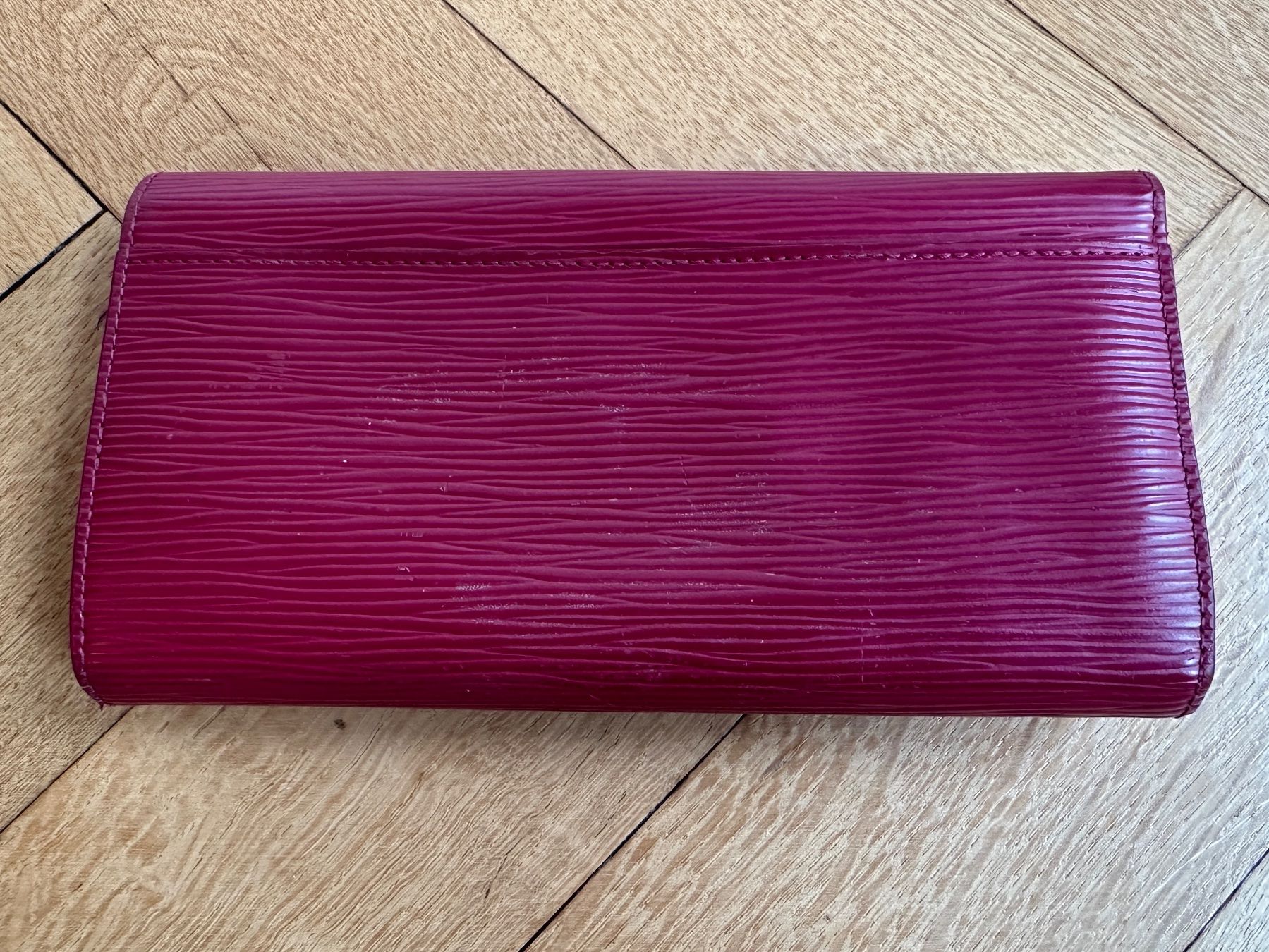 Louis Vuitton Portemonnaie: LV Wallet – Gebraucht aus Zürich von  3